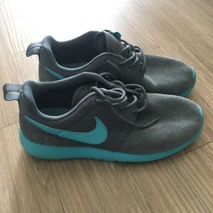 Nike Roshe Run Sneakers